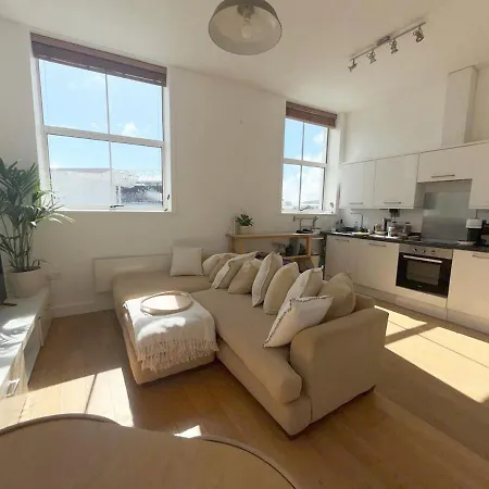 Charming 2-bedroom In Vibrant Southville Apartment