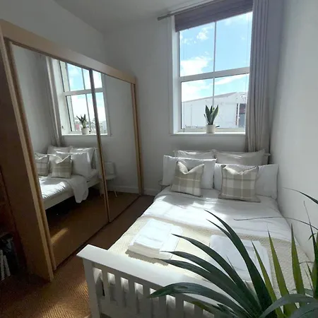 Charming 2-bedroom In Vibrant Southville Apartment Bristol