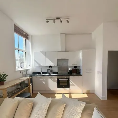 Charming 2-bedroom In Vibrant Southville Apartment Bristol