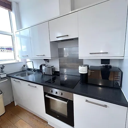 Apartment Charming 2-bedroom In Vibrant Southville