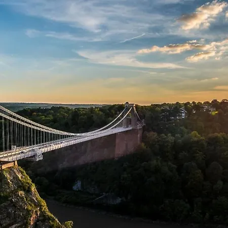 Apartment Charming 2-bedroom In Vibrant Southville Bristol